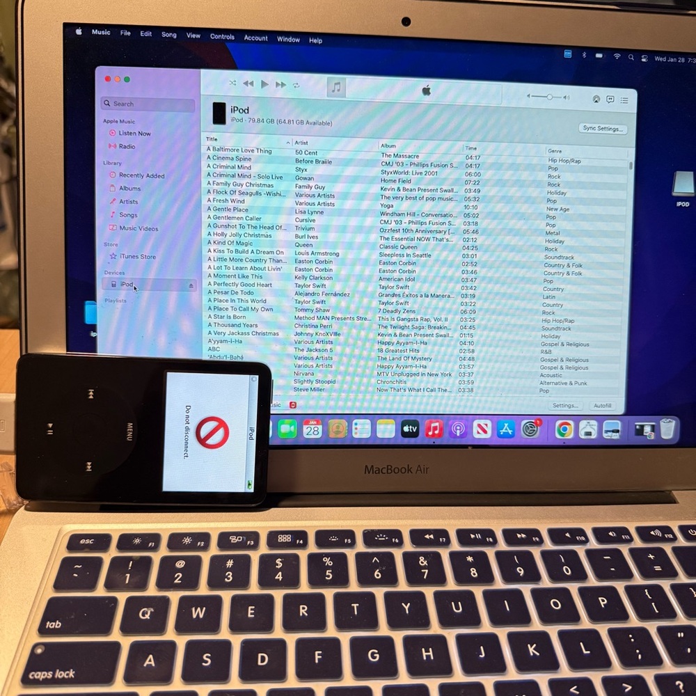 iPod Model:A1136 5thGen 80GB Blk Tested Good w/7233 Songs Good Battery Read Info - Picture 9 of 16